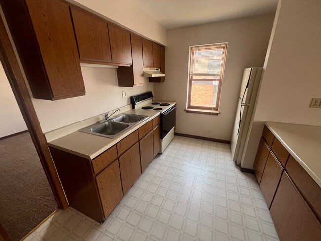 Photo - 300 E Milwaukee St Unit B