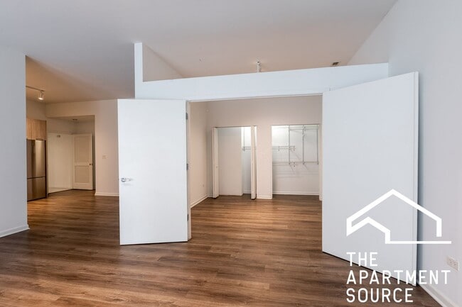 Photo - South Loop 3 bed 2 bath -- Updated Kitchen, HUGE Floorplan Unidad 405