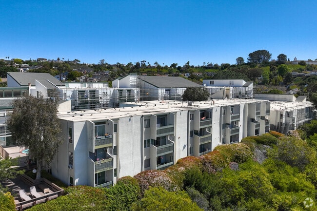 4060-4064 Av. Huérfano - Bayho Condominiums