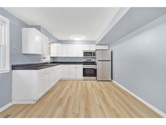 Photo - 6040 Hemlock Ln N