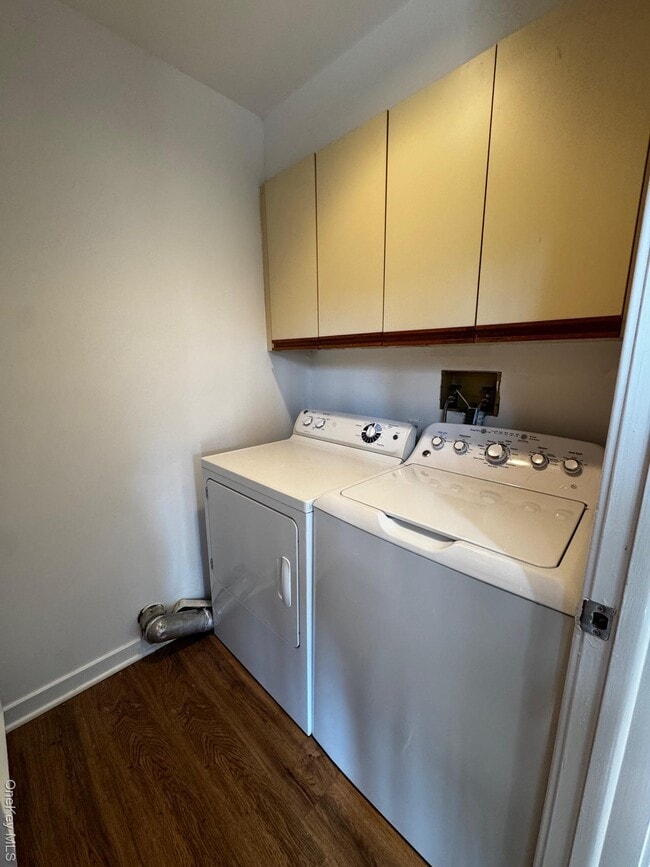 Photo - 2581 Roanoke Ave