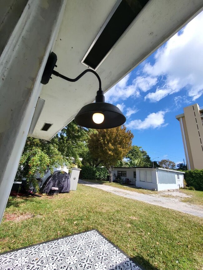 Photo - 1998 NE 135th St Unidad 1994 NE 135th Street - 1994