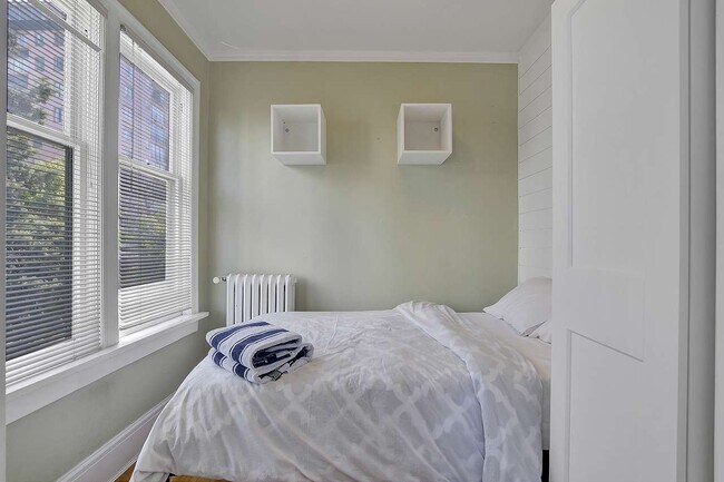 Photo - 935 Jervis St Unit 15