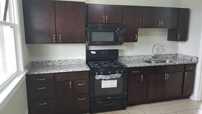 Photo - 7930 S Green St Unidad 2