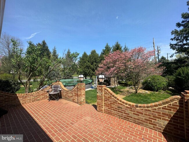 Photo - 901 Hillcrest Dr
