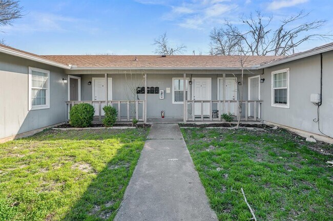 Photo - 410 Old Thorndale Rd