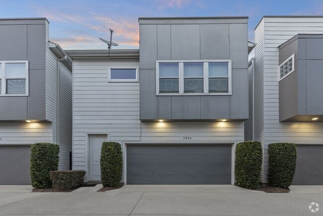 Building Photo - Prime Location with Perks – Water, Garbage... Rental
