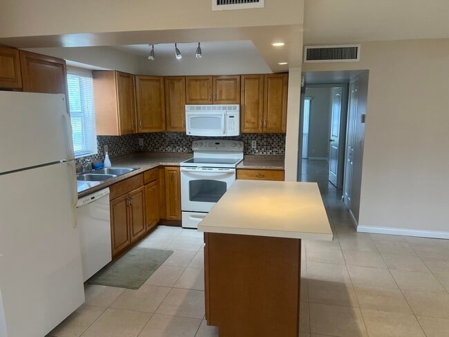 Photo - 632 Saxony Trail