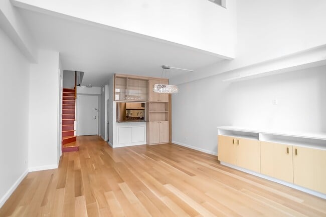 Photo - 250 W 89th St