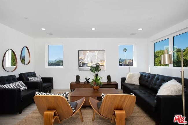 Photo - 945 N Oxford Ave Unit 6