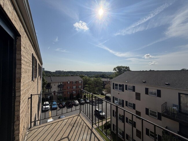 Building Photo - 430 N Armistead St Unit 302