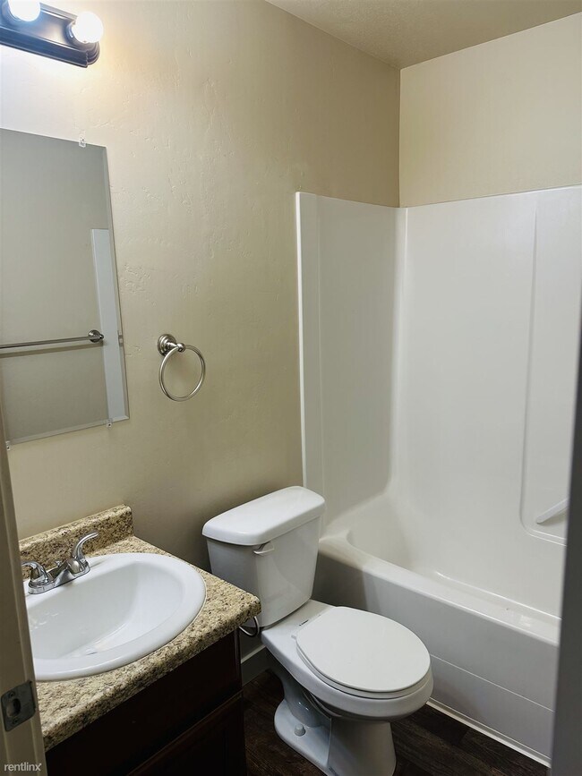 Photo - Room for Rent, 2 bath 4plex - 212 North 75...