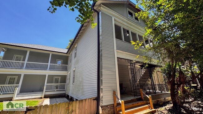 Building Photo - 1533-1533 Lowerline St Unit 1533 Upper Rental