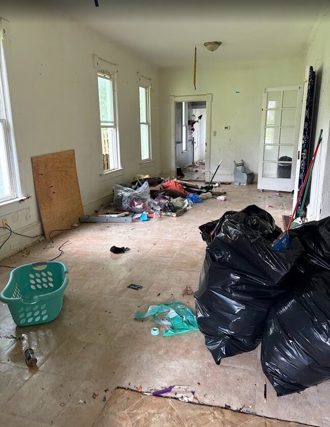 Photo - 2410 N Ellis St