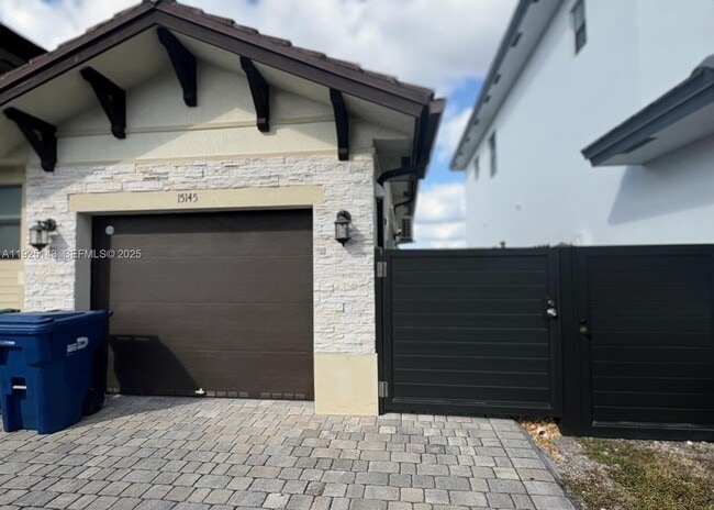 Building Photo - 15145 SW 30th St Unit 0