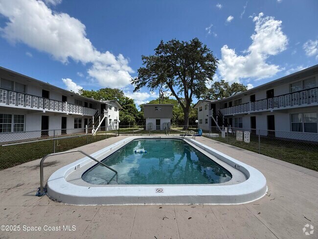 Building Photo - 1432 Parkway Dr Unit 2b Rental