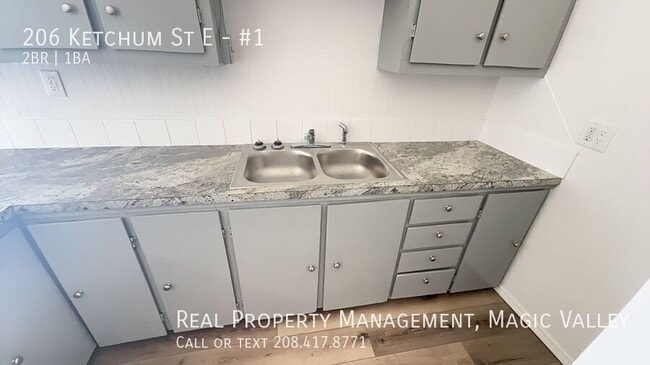 Photo - 206 Ketchum St E Unidad #1