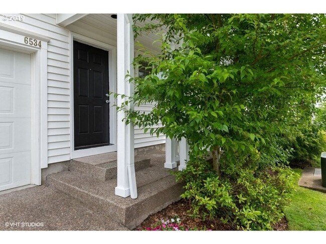 Photo - 3Bd/2.5Ba in a Well-Liked Bethany Neighborhood ~ Washer/Dryer Included with 2 Car Garage and Fenc...