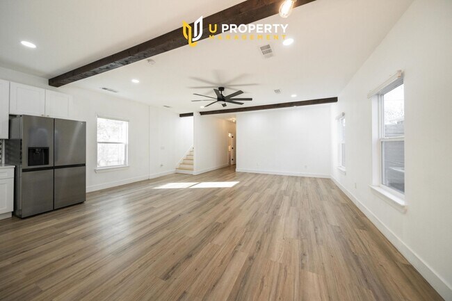 Photo - Downtown Dallas, morden home! Tenants choose to keep the furnatures or remove.