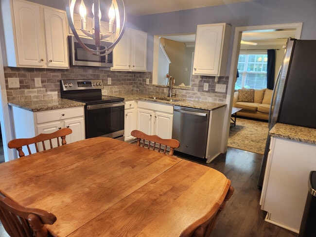 Photo - Room in House on Meadowcreek Village Dr