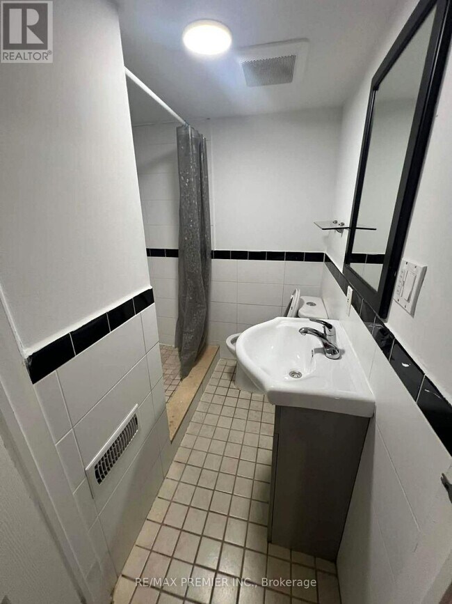 Photo - 118 Solway Ave