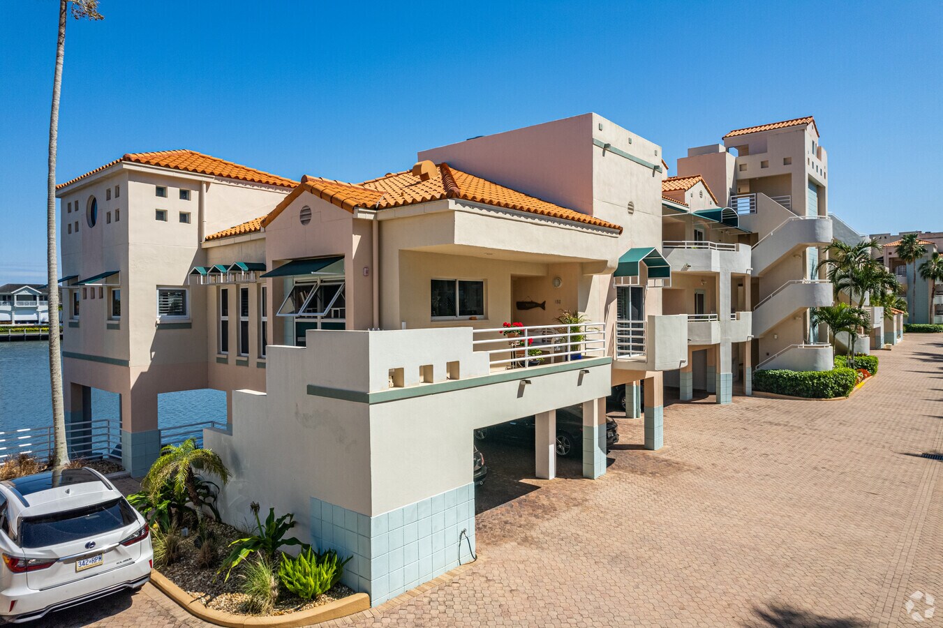 4500-4560 Gulf Shore Blvd - Tropics on Venetian Bay Apartments