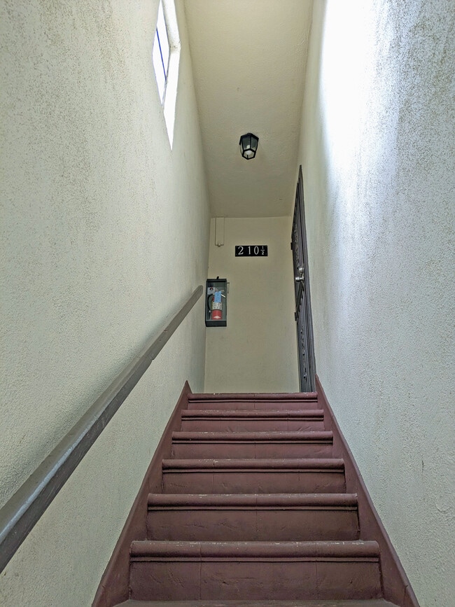 Photo - 210 S Bushnell Ave Unit 210.5