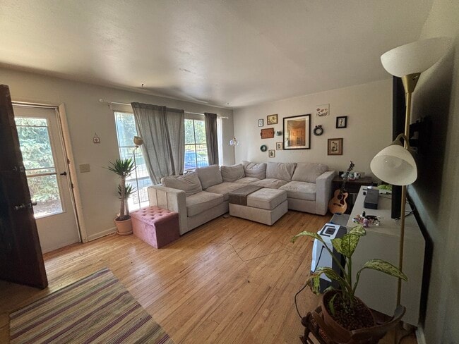 Living Room - 140 S Lashley Ln