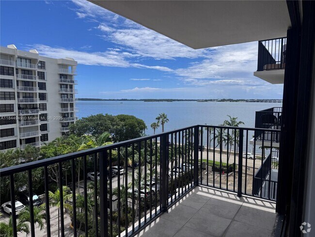 Building Photo - 1450 Brickell Bay Dr Unit 604 Rental