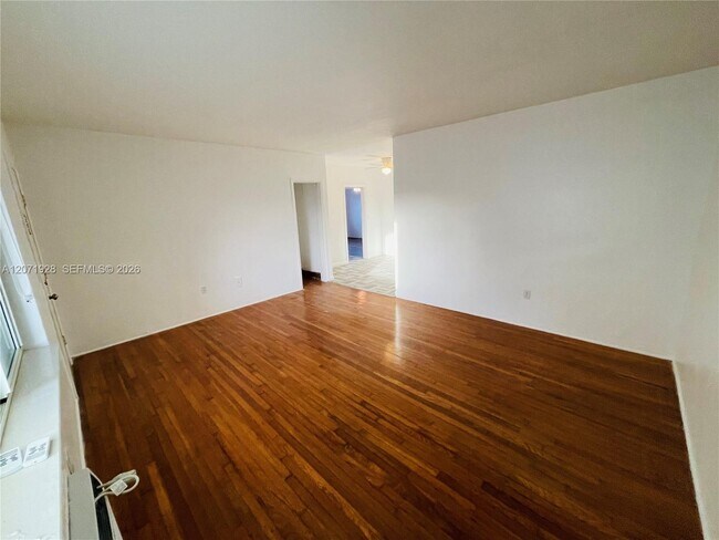 Photo - 1840 S Treasure Dr Unidad 15