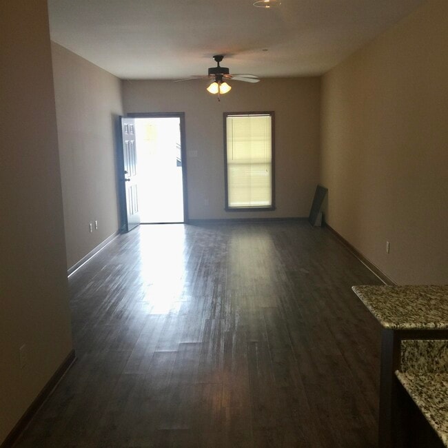Photo - 641 E McNeese St