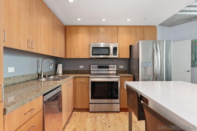 Photo - 1080 Park Blvd Unit 916