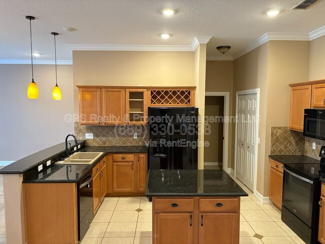 Photo - 878 Oakbranch Pl