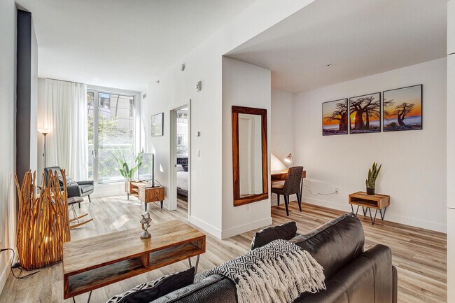 Photo - 2061 Rue Stanley Unit ID1353841P