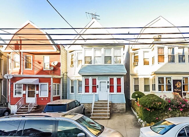 Building Photo - 24 Roosevelt Ave Unit 2 Rental