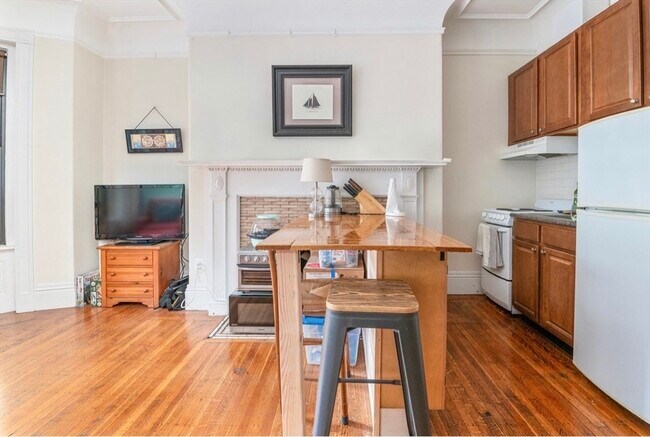 Photo - 9 Buswell St Unit 2f