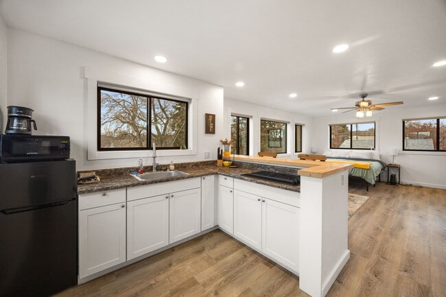 Photo - 420 N 6th Ave