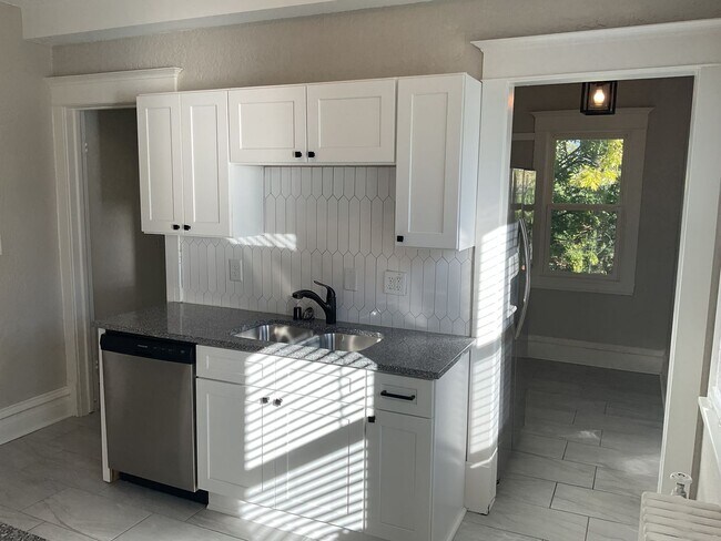 Photo - Beautifully Updated 4 BR/2 BA Upper-Level Duplex in Minneapolis with 2-Car Garage!