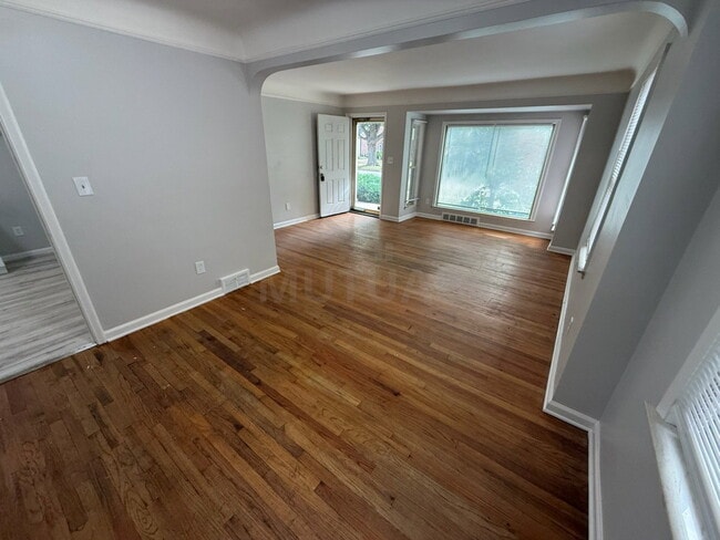 10005 Grayfield Ave