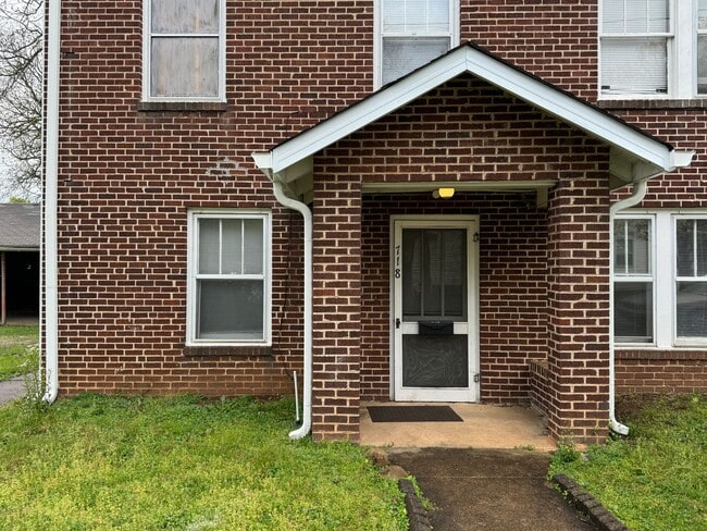 CHARMING MAIN LEVEL 1 BEDROOM APT NEAR THE... - CHARMING MAIN LEVEL 1 BEDROOM APT NEAR THE...