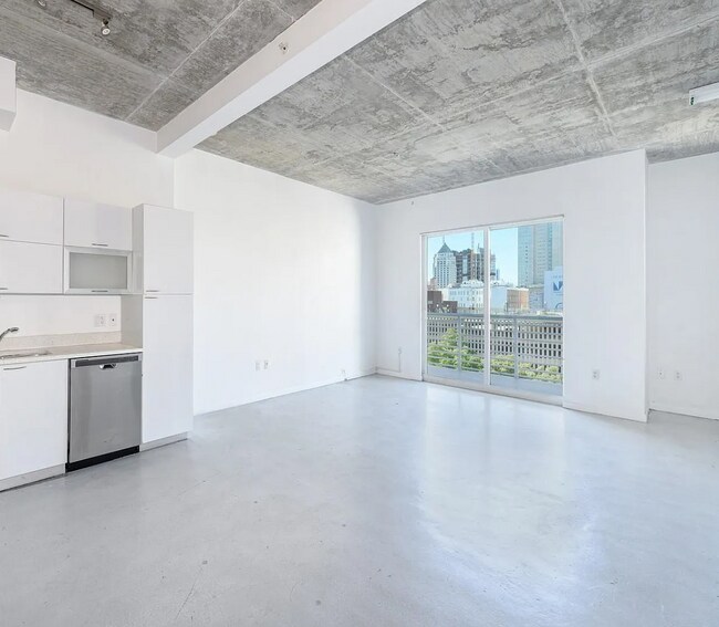 Photo - 234 NE 3rd St Unidad 705