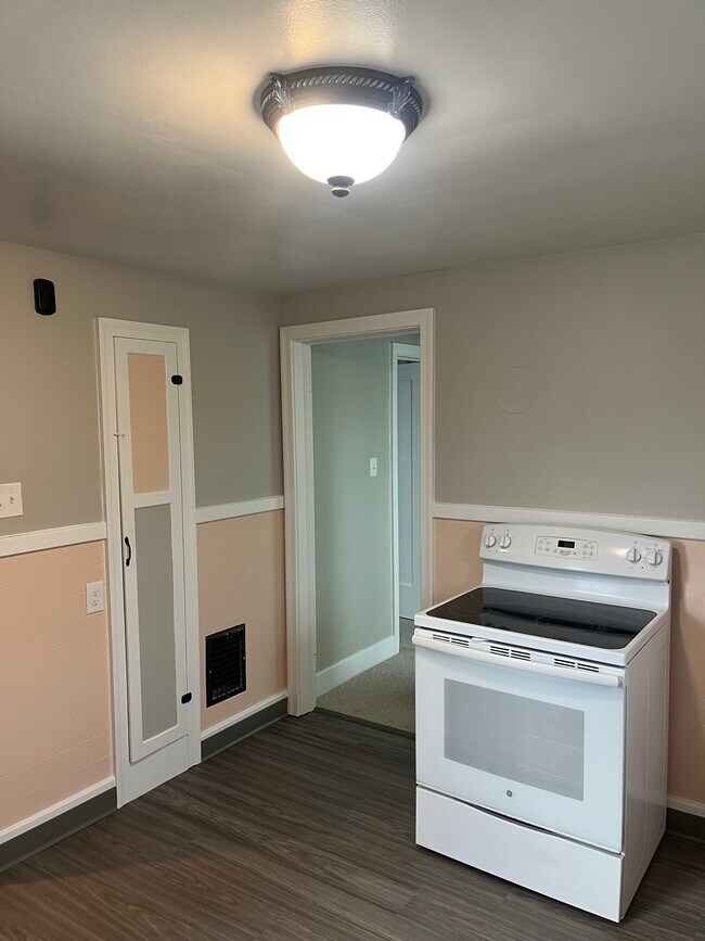 1625 Walnut Ave Unit Upper 1 bedroom