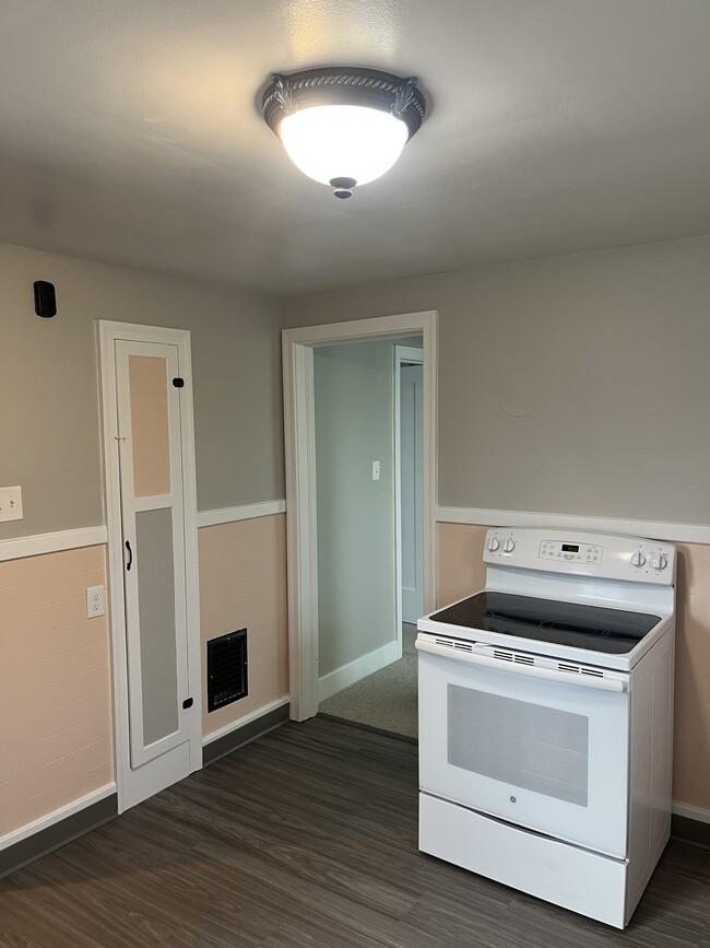 Photo - 1625 Walnut Ave Unit Upper 1 bedroom