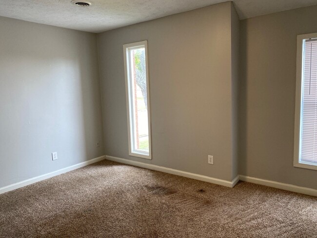 Photo - 289 Greenfield Dr