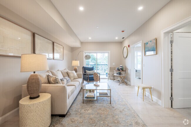 1BR, 1BA - 715F - Living Room - Natick Corner