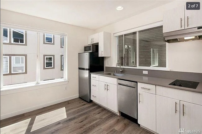 Building Photo - Modern Apartments in Prime Queen Anne Loca... Unit 201