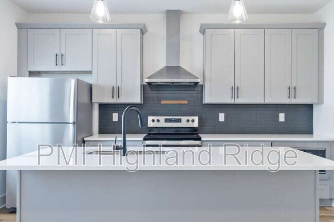 Building Photo - 700 N Dupont Ave