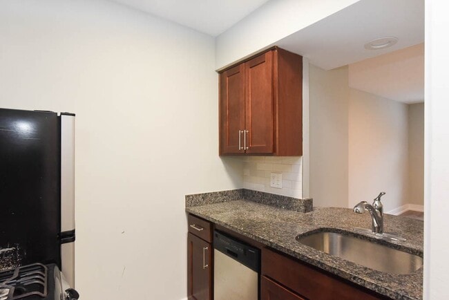 448 W Barry Ave Unit 915
