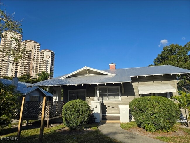 Photo - 2029 Clifford St