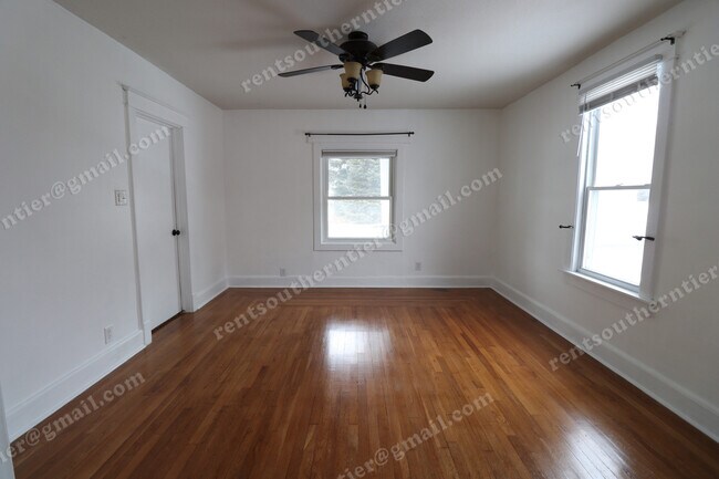 Living Room - 7 Hastings St